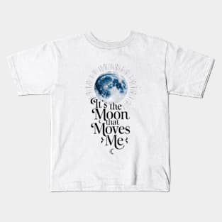 It's the moon that moves me Kids T-Shirt